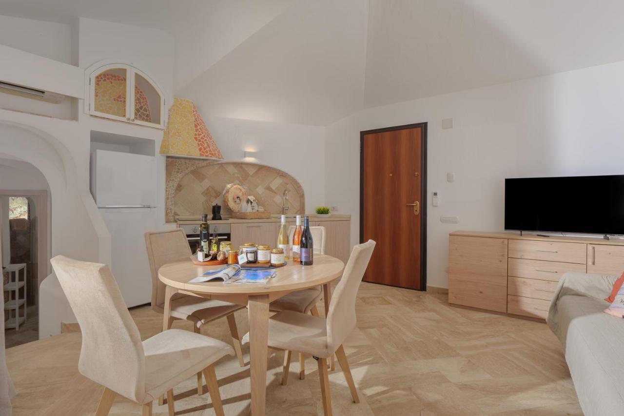 Villetta D'Arancia - Sherdenia Luxury Apartments มาริเนลลา ภายนอก รูปภาพ